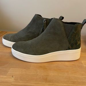 TOMS Jamie Olive Suede Camo Back Zip Women’s 8.5